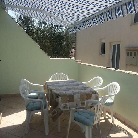 Obiteljski Apartman Filip U Blizini Plaze Za Djecu Palit エクステリア 写真