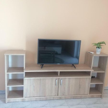 Obiteljski Apartman Filip U Blizini Plaze Za Djecu Palit エクステリア 写真