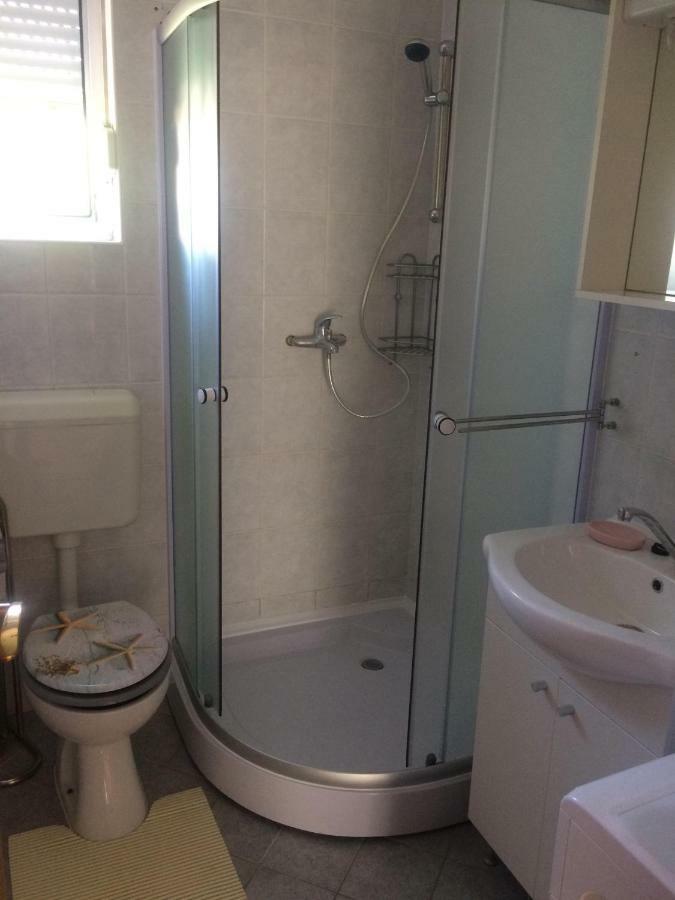 Obiteljski Apartman Filip U Blizini Plaze Za Djecu Palit エクステリア 写真