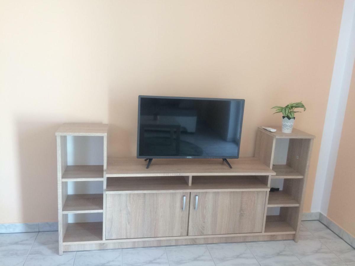Obiteljski Apartman Filip U Blizini Plaze Za Djecu Palit エクステリア 写真