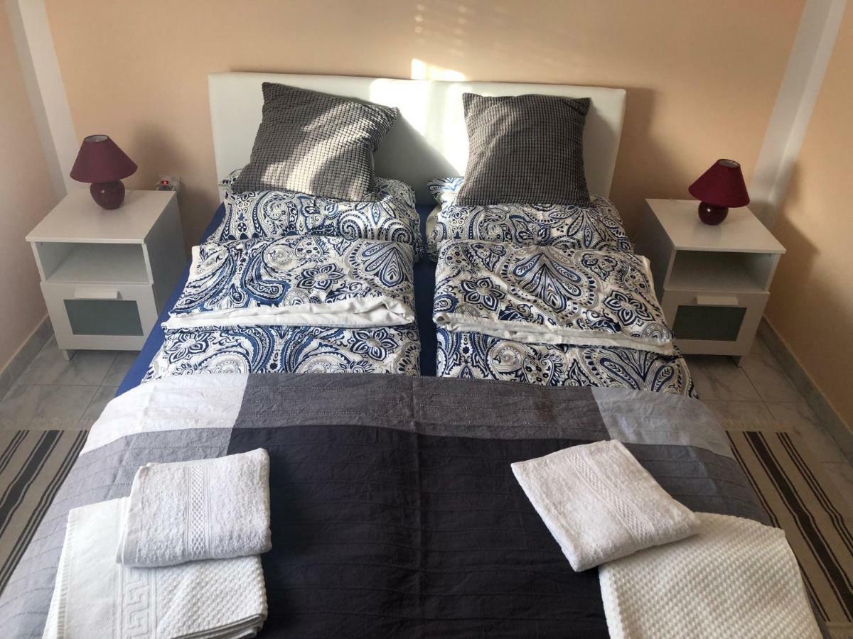 Obiteljski Apartman Filip U Blizini Plaze Za Djecu Palit エクステリア 写真